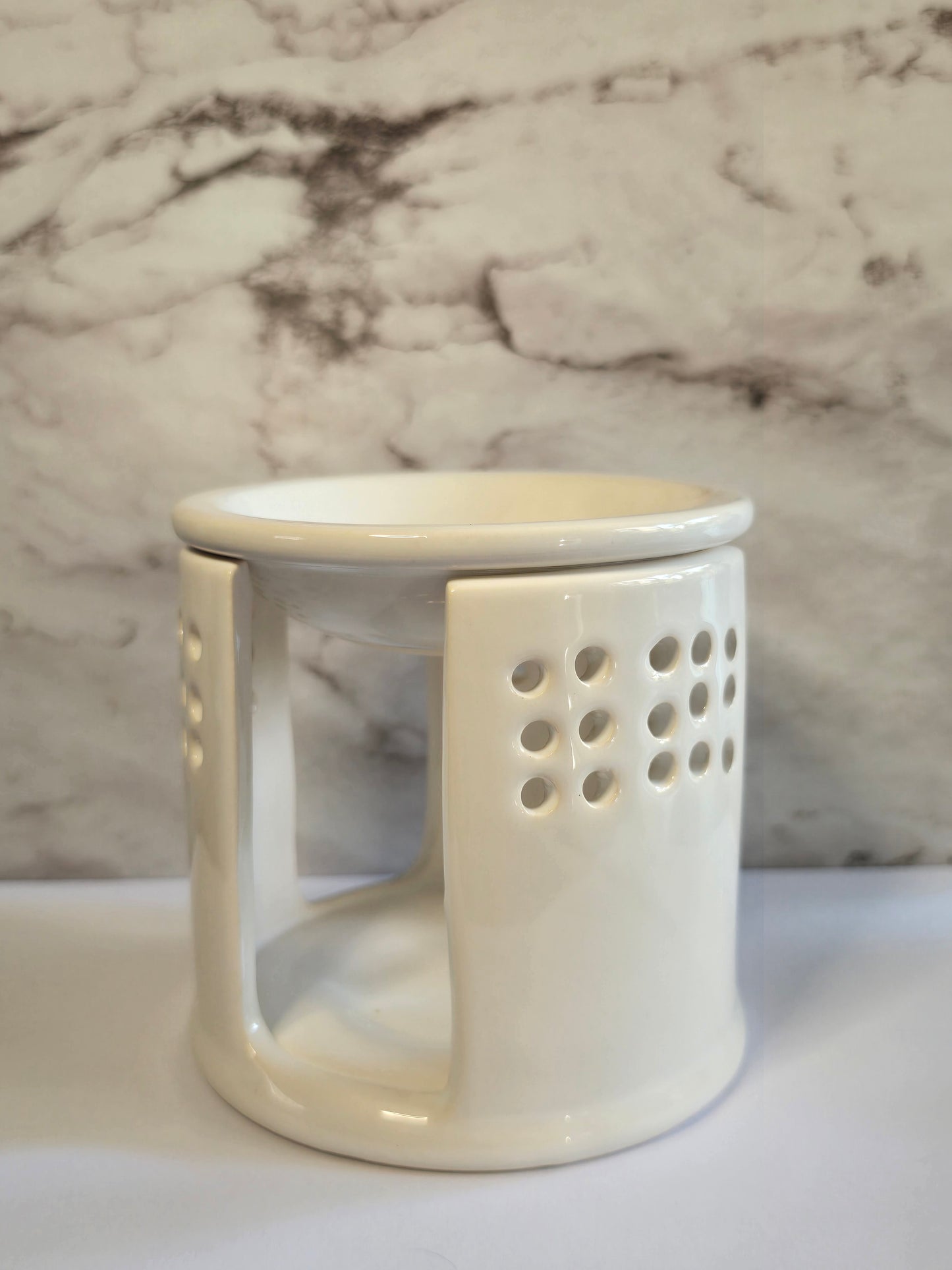 Witte waxbrander met gaten